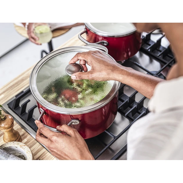 Faitout Émaillé 24cm Rouge Empire KitchenAid 4 Faitout Émaillé 24cm Rouge Empire KitchenAid – Image 4